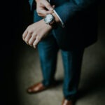 Hombre elegante con reloj