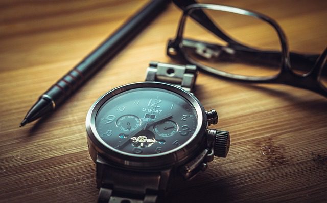 reloj y anteojo