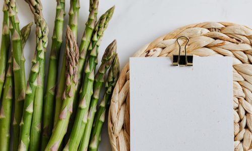 esparragos y hoja