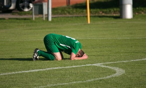 jugador de futbol frustrado