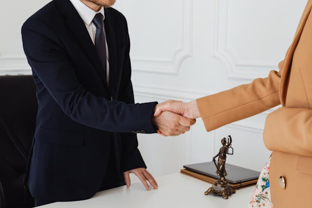 dandose la mano laboral