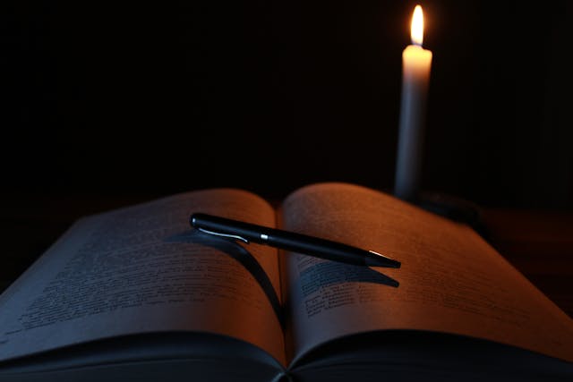 libro a la noche de velas