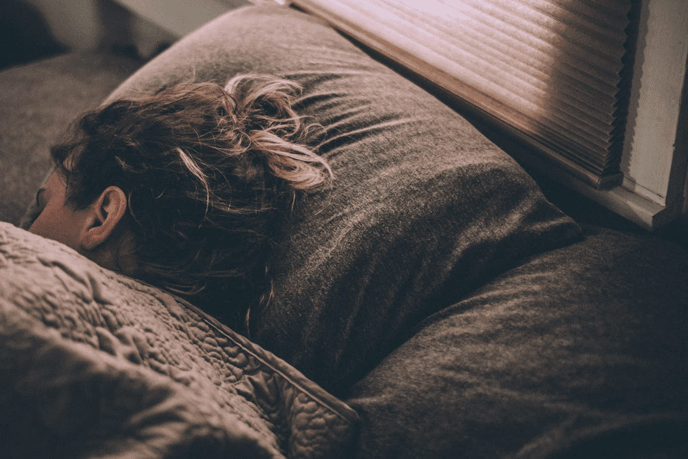 mujer durmiendo placidamente