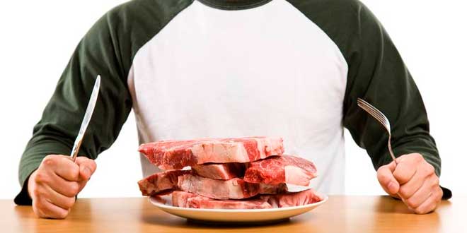 comiendo mucha carne